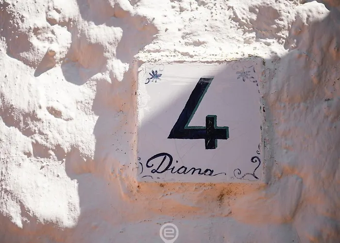 House Eleonora - Near Beautiful Beaches 度假居 *