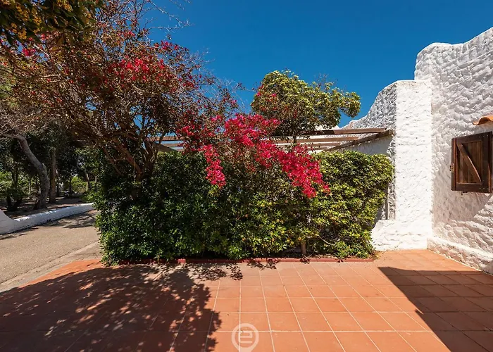 House Eleonora - Near Beautiful Beaches Hébergement de vacances *